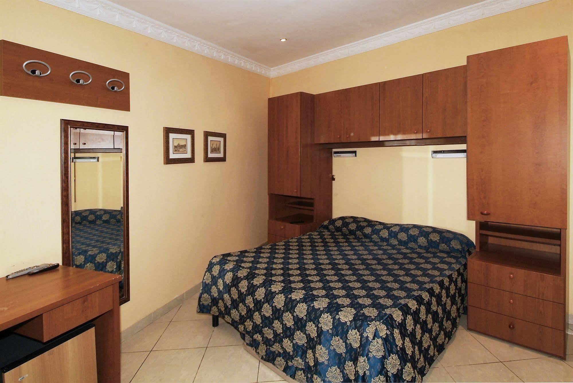 Hotel Meridiana Roma Esterno foto
